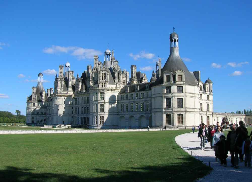 O Real Château de Chambord é um palácio localizado em Chambord, Loir-et-Cher, França.